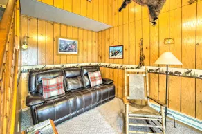 Secluded Woodsy Watersmeet Cabin w/ Fire Pit! - Innenbereich