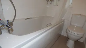 Byron House - Bathroom