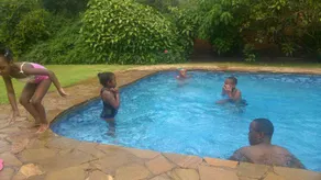 EJECUTIVO DE 2 DORMITORIOS Y VACACIONES DE LUJO HOGAR SUBURBANO. - Piscina