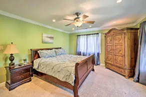Chic Dtwn Townhouse w/ Hot Tub & Mtn Views! - Værelse
