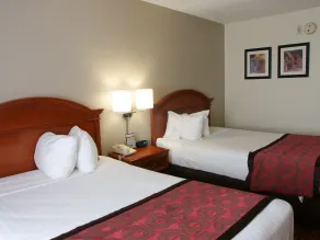 Baymont by Wyndham Louisville East - Chambre