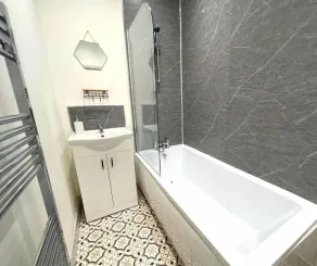 Darlington Suites by SA Stays - Bathroom