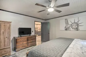 Modern Central Apartment w/ BBQ Patio & Yard! - Room