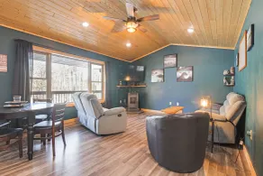 Northwoods Escape: Relaxing Retreat w/ Deck - Innenbereich