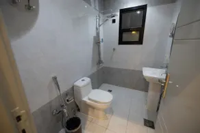 Malath Raqi - Bathroom
