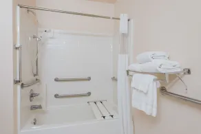 Comfort Inn & Suites Fairborn near Wright Patterson AFB - Salle de bain