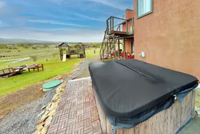 3BR Updated Mtn-view Home w/ Hot Tub & Fireplace - Innvendig