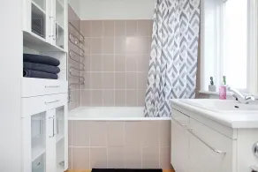 Hringbraut 104 - Bathroom