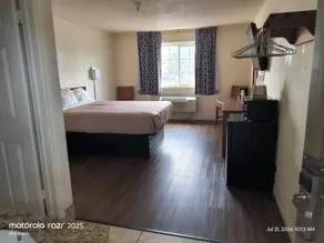 Ameri-Stay Inn & Suites - Room