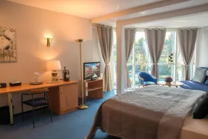 Double room, shower or bath, toilet, conveniences - Camera