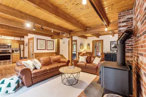 Bartlett Vacation Rental w/ Wraparound Deck! - Interiør