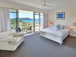 Yacht Harbour Tower 5 - Oceanviews, buggy and private lift access and valet service - Room