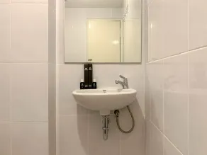 Homey And Functional 2Br Tokyo Riverside Pik 2 Apartment - Salle de bain