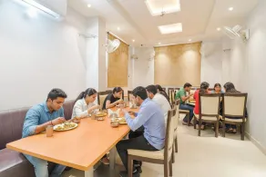 FabHotel Holiday Grand - Restaurant