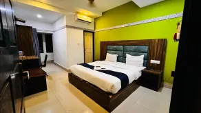 Queens Residency - Kochi - Room