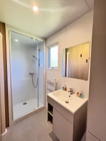 Mobilheim mit Sauna und Grill | Haustiere sind willkommen - Badezimmer