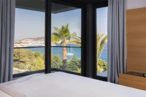 Villa mit privatem Pool, Sauna und Garten | Stadtblick - Ausblick vom Zimmer