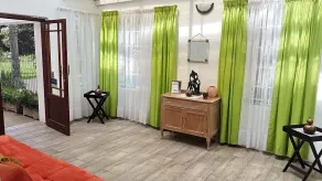 Six Valk Avenue Guest House - Reception