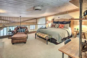 Balcony w/ Hot Tub: Monkey Island Vacation Rental! - Interiör