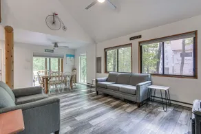 Pools, Lake, AC, Tiki Bar, Skiing: Delaware River - Interni