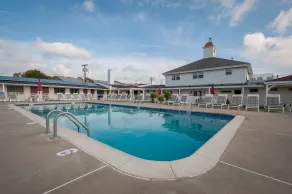 Point Pleasant Manor - Piscine