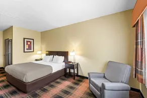 Quality Inn & Suites Des Moines Airport - Room