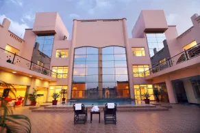 Golden Tulip Haridwar - Piscina