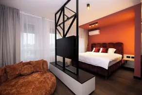 Kron - Room