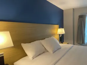 Baymont by Wyndham Gold River - Room