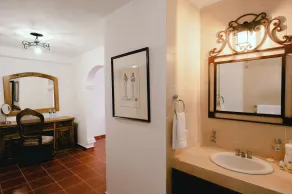 Hotel Hacienda La Cieneguita - Bathroom