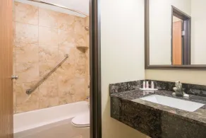 Days Inn & Suites by Wyndham Baxter Brainerd Area - Salle de bain