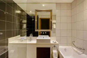 ANEW Hotel Hilton Pietermaritzburg - Bathroom