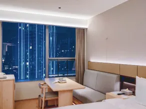 JI Hotel Wuhan Hanjiang Road Pedestrian Street River View - Camera
