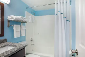 HomeTowne Studios by Red Roof Huntsville - Madison - Salle de bain
