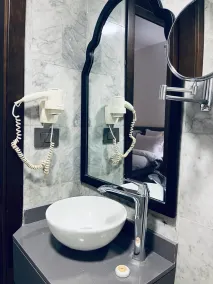 Hotel Napoleon Beirut - Bathroom