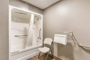 Red Roof Inn & Suites Athens, AL - Badezimmer