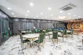 Treebo Noida Business Suites - Restaurante