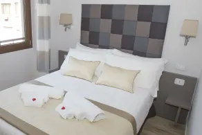 Leonardo Da Vinci Guest House - Room