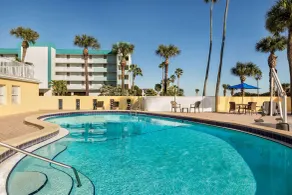 Days Inn by Wyndham Cocoa Beach Port Canaveral - Piscine