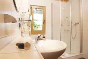 Landhotel Haringerhof mit Saunawelt und Naturbadeteich - Badeværelse