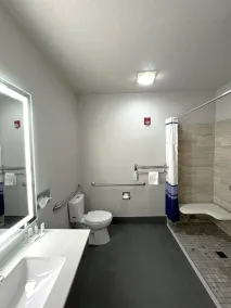 Baymont by Wyndham Paw Paw - Bathroom