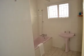 Kamogelo Guest House - Bathroom