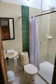 Sergeant Pepper's Hostel - Bathroom