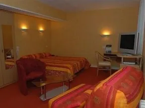 LOGIS HOTEL RESTAURANT DU COMMERCE - Rom