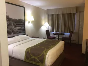 Super 8 by Wyndham Lethbridge - Chambre