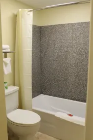 Knights Inn College Station - Badezimmer