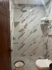 The Crown Prince - Baño