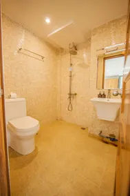 GIC Apartment and Hotel - Bathroom