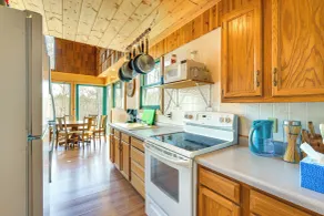 1 Mi to South Twin Lake: Cabin w/ Deck in Trego! - Innvendig