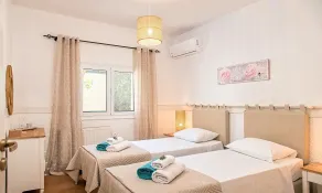 Casa con barbacoa, terraza y piscina privada | Perfecta para el trabajo en remoto - Habitación